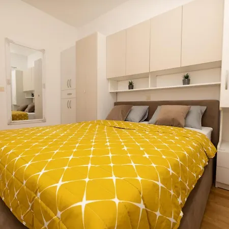 Apartament Karla *